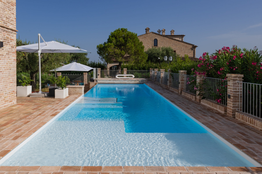 Foto piscina con acqua riscaldata