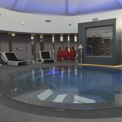 Piscina benessere interna a resort