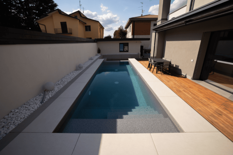 Ristrutturare la piscina_piscina interrata su un terrazzo