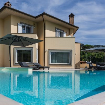 Foto di piscina caraibica in terrazza